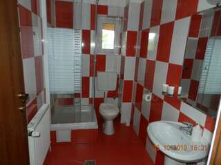 Гостевой дом Pensiunea Marina Бран Двухместный номер с 2 отдельными кроватями и балконом-1