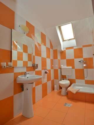 Гостевой дом Pensiunea Marina Бран Двухместный номер с 2 отдельными кроватями и балконом-37